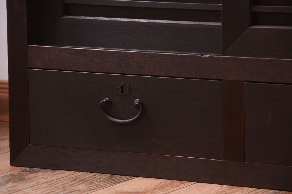 アンティーク家具　古民具・骨董　大正〜昭和期　横桟引き戸の収納箪笥