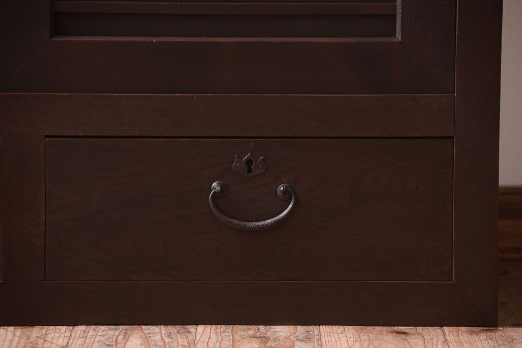 アンティーク家具　古民具・骨董　大正〜昭和期　横桟引き戸の収納箪笥