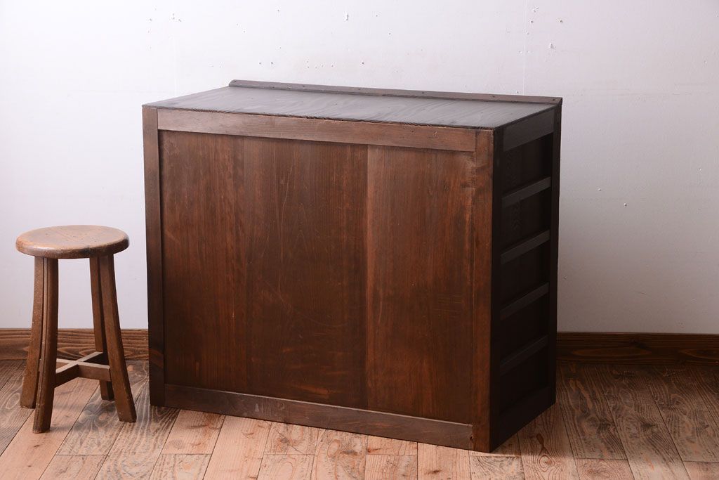 アンティーク家具　古民具・骨董　大正〜昭和期　横桟引き戸の収納箪笥