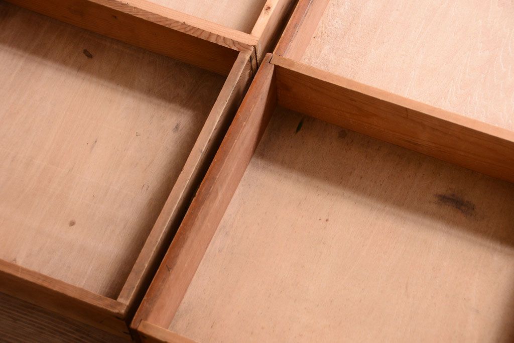 レトロ家具　昭和レトロ　古い木製のアンティーク7杯小引き出し