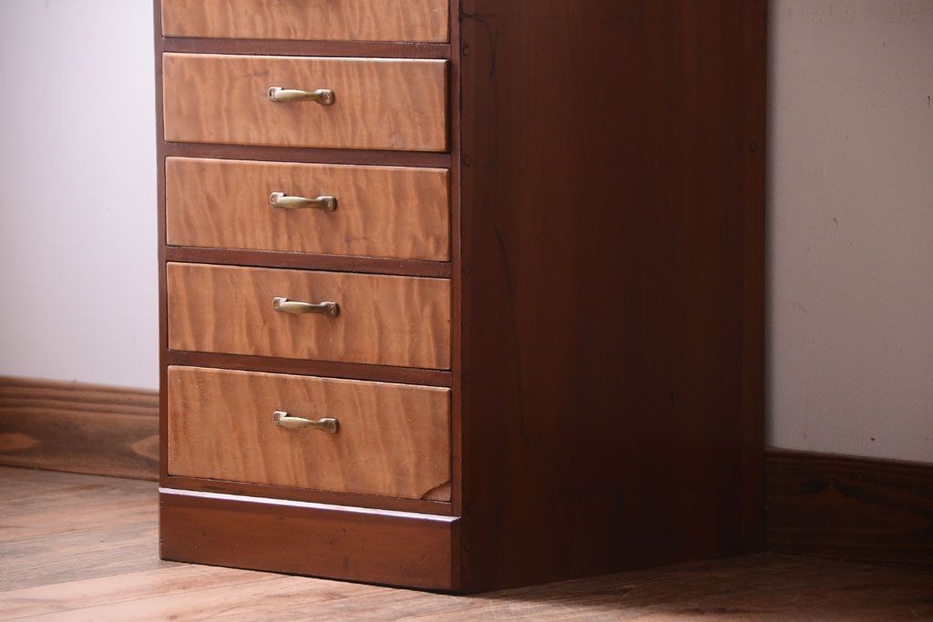 レトロ家具　昭和レトロ　古い木製のアンティーク7杯小引き出し