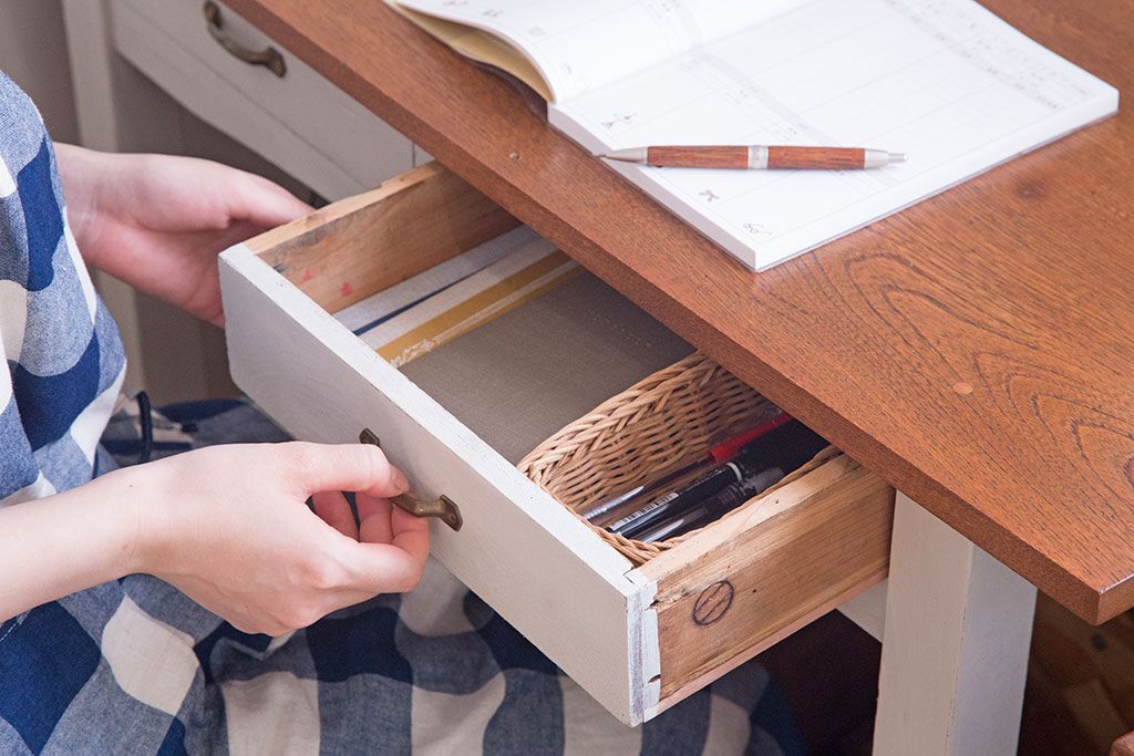 レトロ家具　アンティークペイント　古い木のレトロな平机(コンソールテーブル)