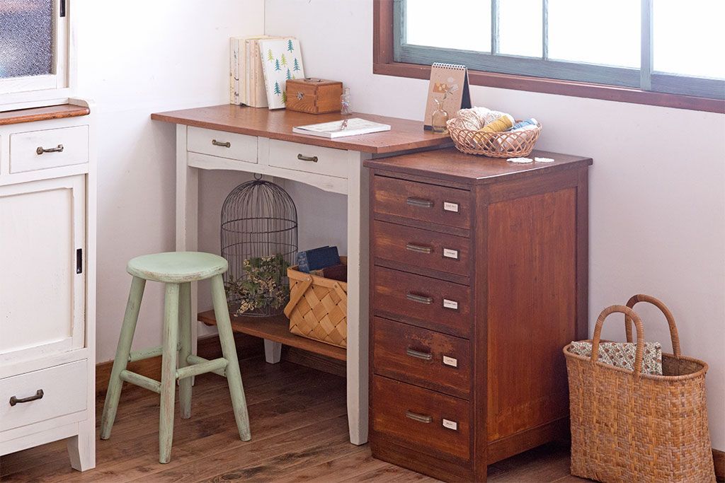 レトロ家具　アンティークペイント　古い木のレトロな平机(コンソールテーブル)