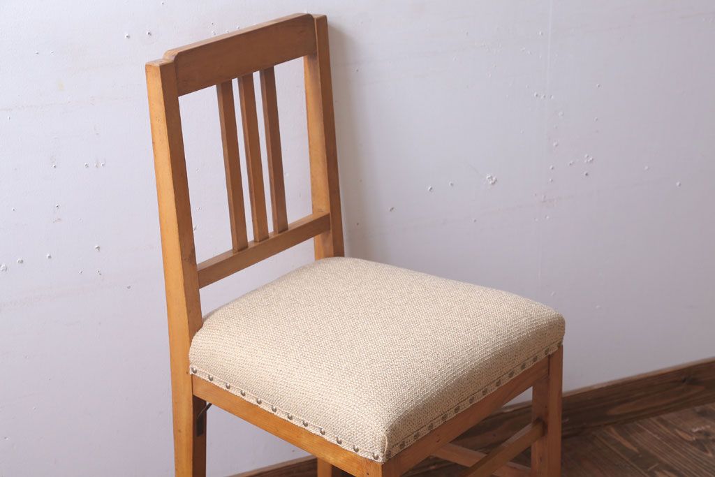 レトロ家具　 和製アンティーク　古い木製のレトロなシンプルチェア