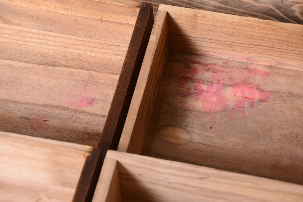 アンティーク家具　和製アンティーク　透かし彫り!前面タモ材の重ね茶箪笥