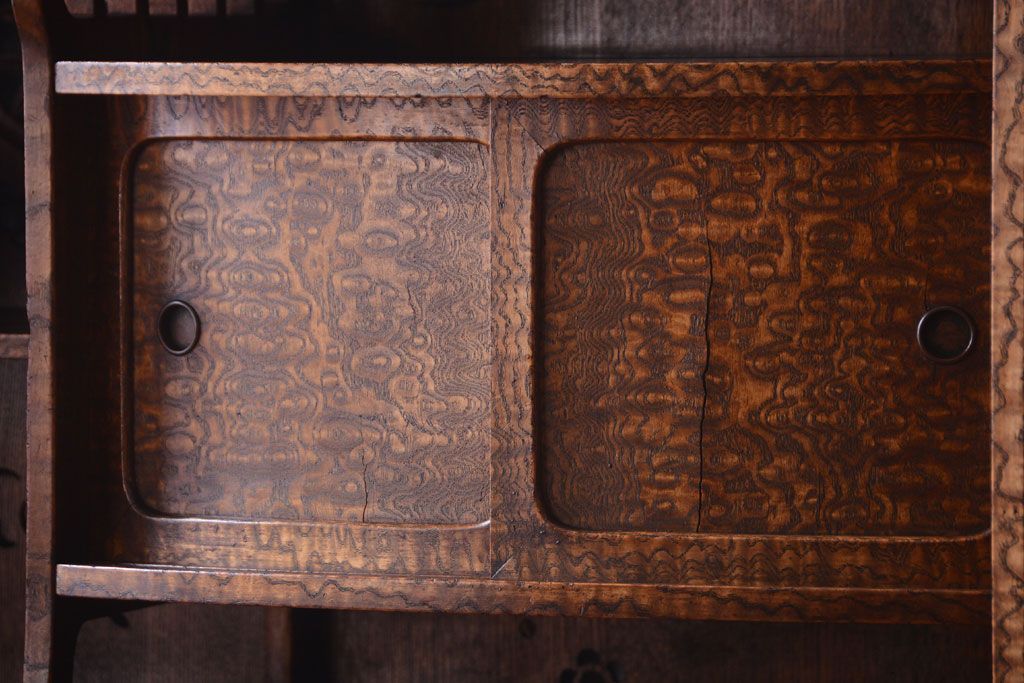 アンティーク家具　和製アンティーク　透かし彫り!前面タモ材の重ね茶箪笥