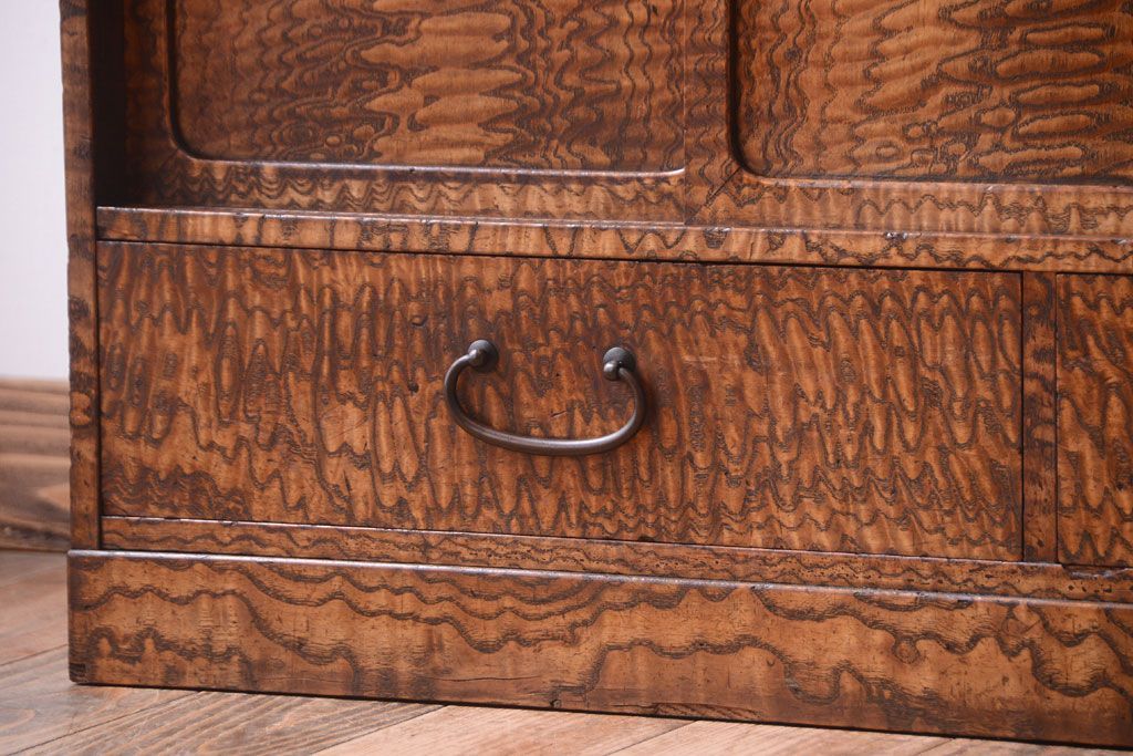 アンティーク家具　和製アンティーク　透かし彫り!前面タモ材の重ね茶箪笥