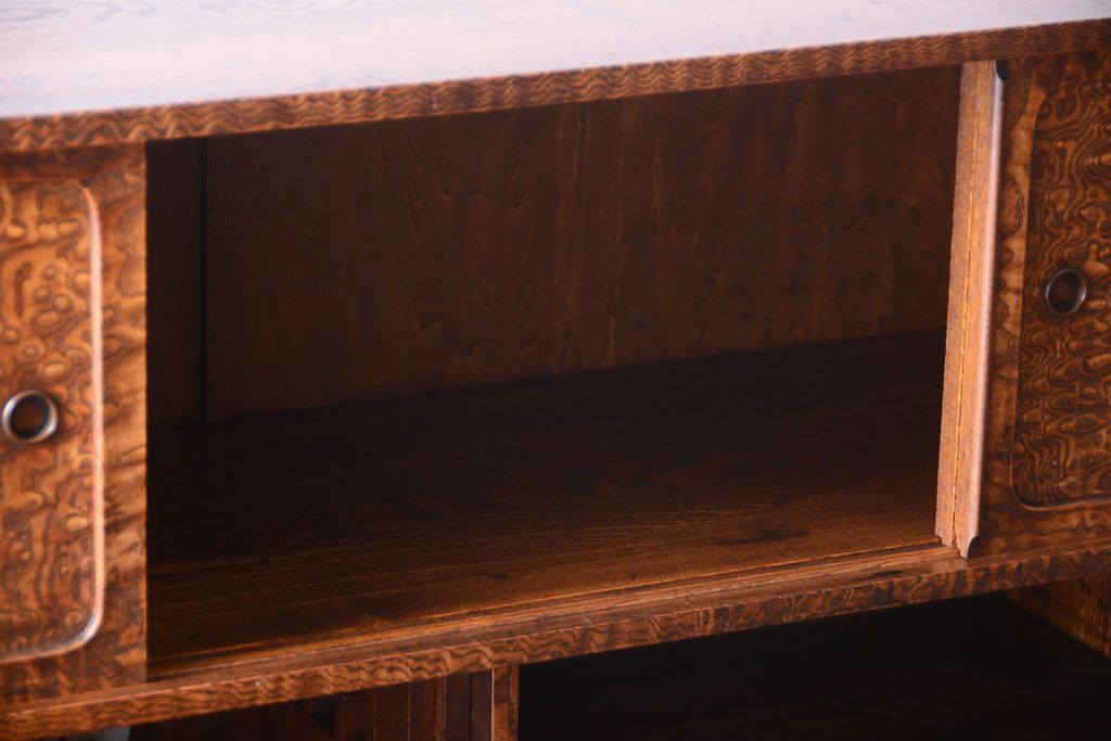 アンティーク家具　和製アンティーク　透かし彫り!前面タモ材の重ね茶箪笥