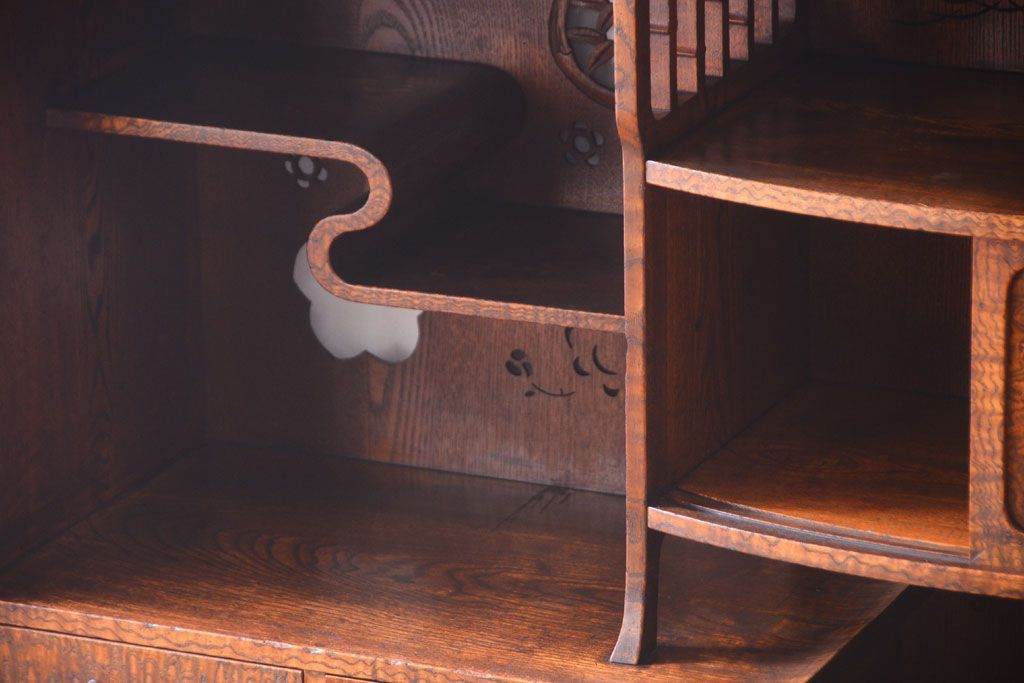 アンティーク家具　和製アンティーク　透かし彫り!前面タモ材の重ね茶箪笥