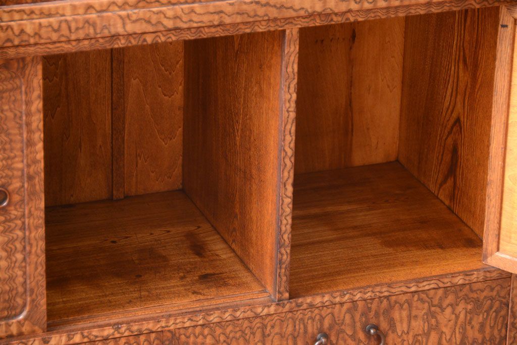 アンティーク家具　和製アンティーク　透かし彫り!前面タモ材の重ね茶箪笥