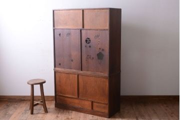 アンティーク家具　和製アンティーク　透かし彫り!前面タモ材の重ね茶箪笥