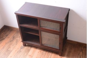 アンティーク家具　和製アンティーク　モールガラス引き戸の脚付きサイドボード(収納棚)