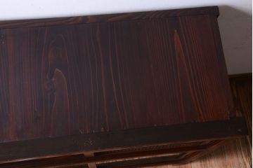 アンティーク家具　和製アンティーク　モールガラス引き戸の脚付きサイドボード(収納棚)