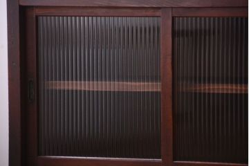 アンティーク家具　和製アンティーク　モールガラス引き戸の脚付きサイドボード(収納棚)
