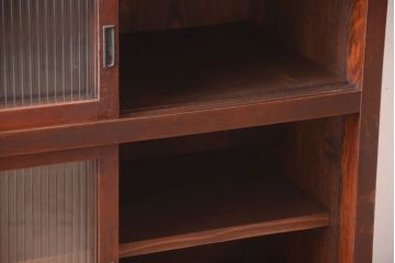 アンティーク家具　和製アンティーク　モールガラス引き戸の脚付きサイドボード(収納棚)