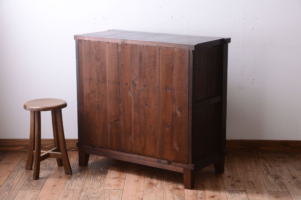 アンティーク家具　和製アンティーク　モールガラス引き戸の脚付きサイドボード(収納棚)