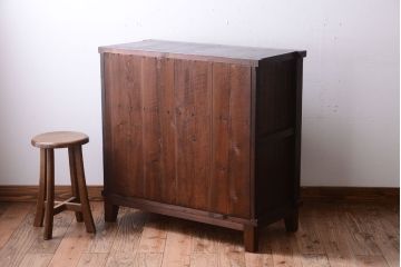 アンティーク家具　和製アンティーク　モールガラス引き戸の脚付きサイドボード(収納棚)