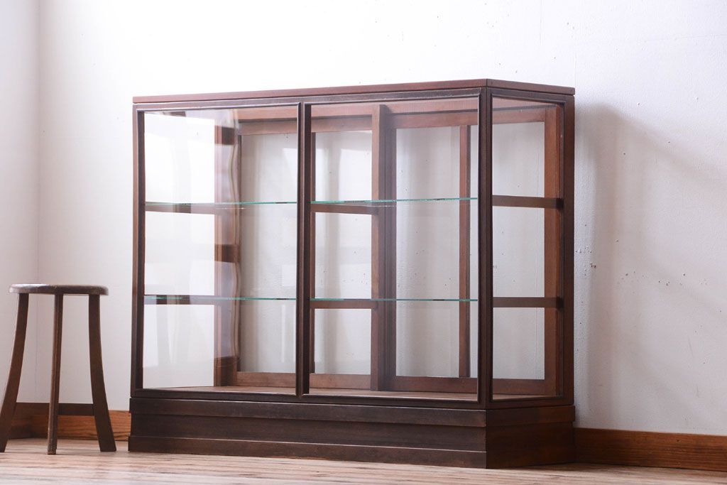 アンティーク家具　アンティーク　古いブナ材製のシンプルで上品なガラスケース