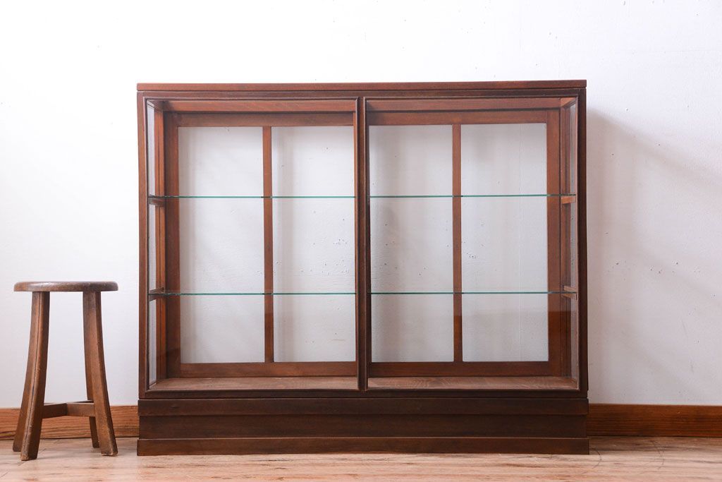 アンティーク家具　アンティーク　古いブナ材製のシンプルで上品なガラスケース