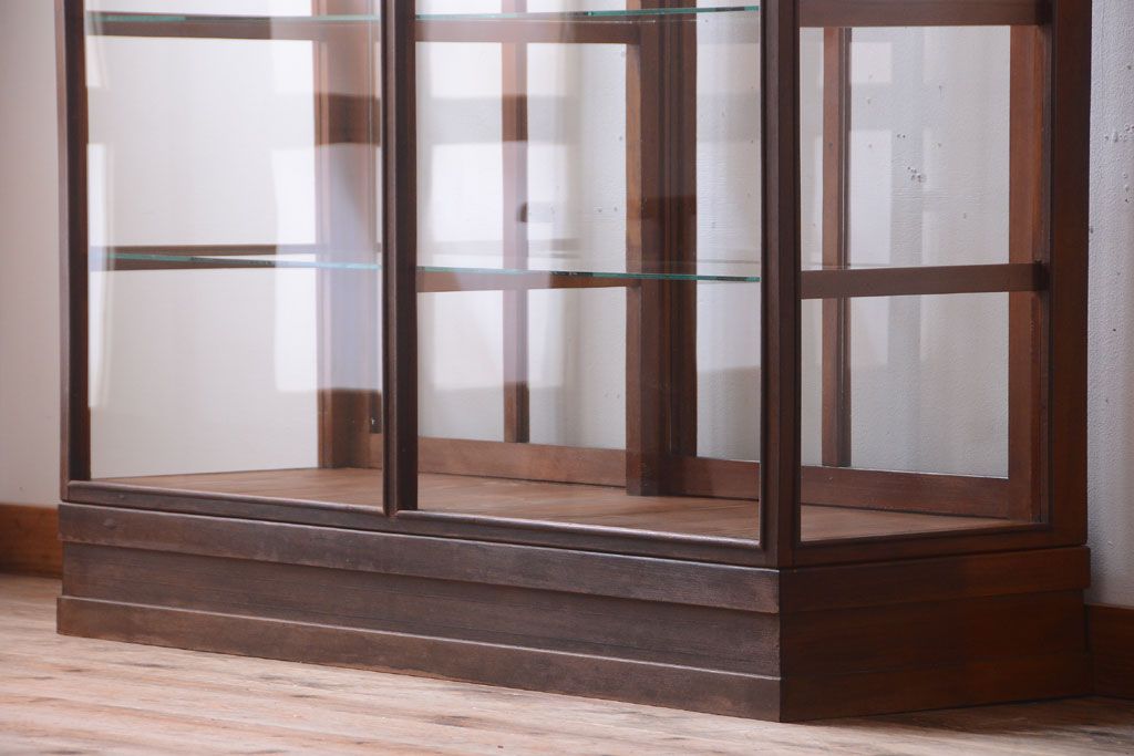 アンティーク家具　アンティーク　古いブナ材製のシンプルで上品なガラスケース