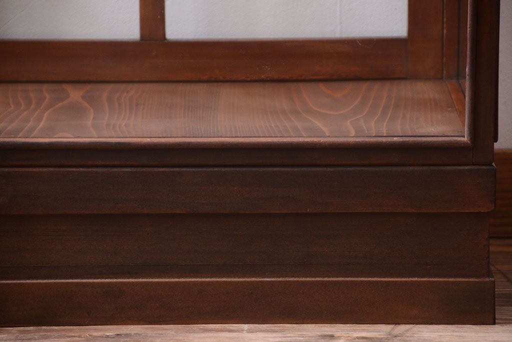 アンティーク家具　アンティーク　古いブナ材製のシンプルで上品なガラスケース