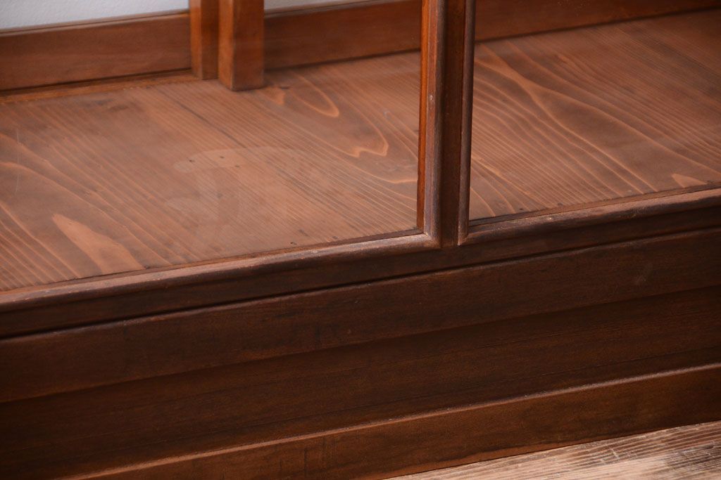 アンティーク家具　アンティーク　古いブナ材製のシンプルで上品なガラスケース