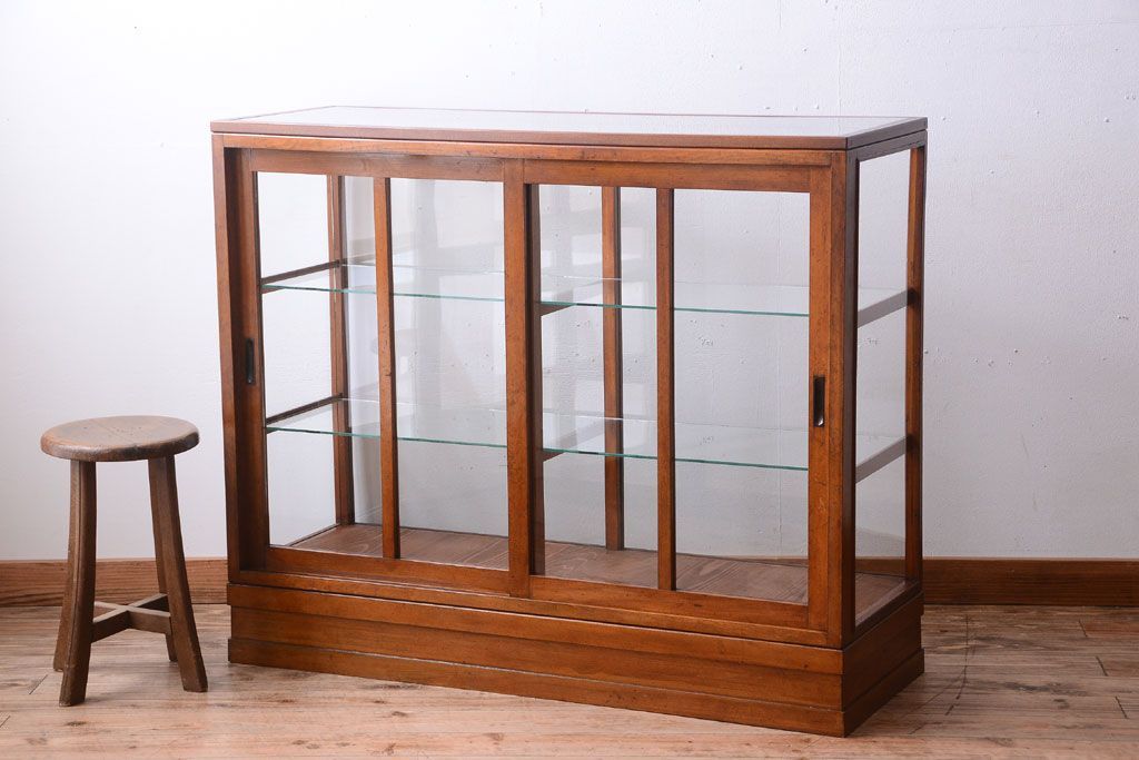 アンティーク家具　アンティーク　古いブナ材製のシンプルで上品なガラスケース
