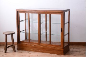 アンティーク家具　アンティーク　古いブナ材製のシンプルで上品なガラスケース