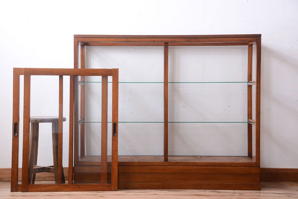 アンティーク家具　アンティーク　古いブナ材製のシンプルで上品なガラスケース