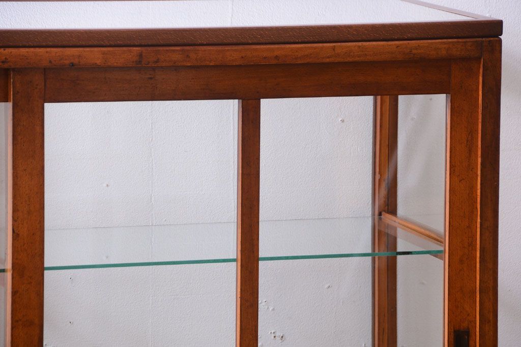 アンティーク家具　アンティーク　古いブナ材製のシンプルで上品なガラスケース