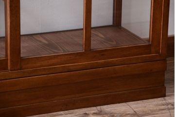 アンティーク家具　アンティーク　古いブナ材製のシンプルで上品なガラスケース