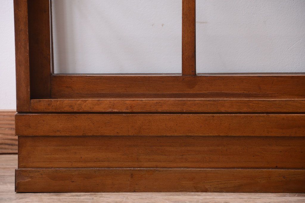 アンティーク家具　アンティーク　古いブナ材製のシンプルで上品なガラスケース