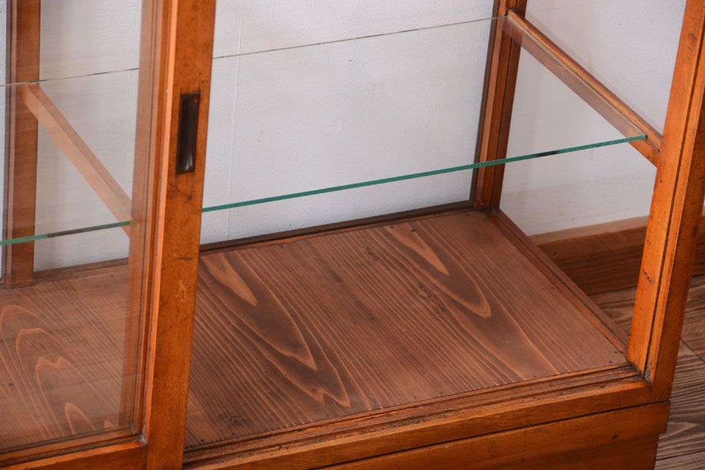 アンティーク家具　アンティーク　古いブナ材製のシンプルで上品なガラスケース