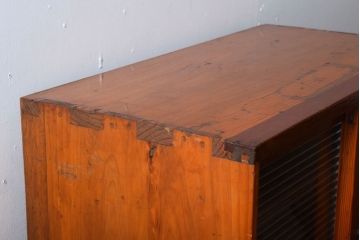 レトロ家具　和製アンティーク　モールガラス引き戸のレトロな収納棚