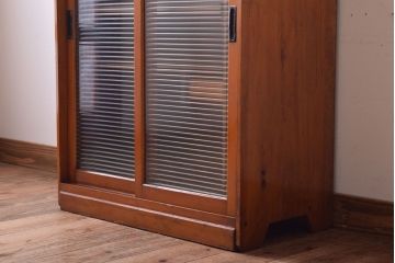 レトロ家具　和製アンティーク　モールガラス引き戸のレトロな収納棚