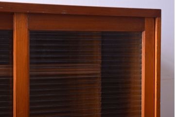 レトロ家具　和製アンティーク　モールガラス引き戸のレトロな収納棚