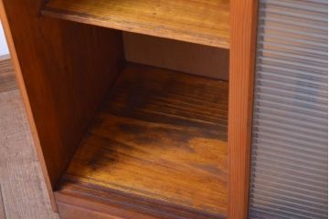 レトロ家具　和製アンティーク　モールガラス引き戸のレトロな収納棚