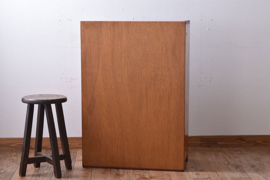 レトロ家具　和製アンティーク　モールガラス引き戸のレトロな収納棚