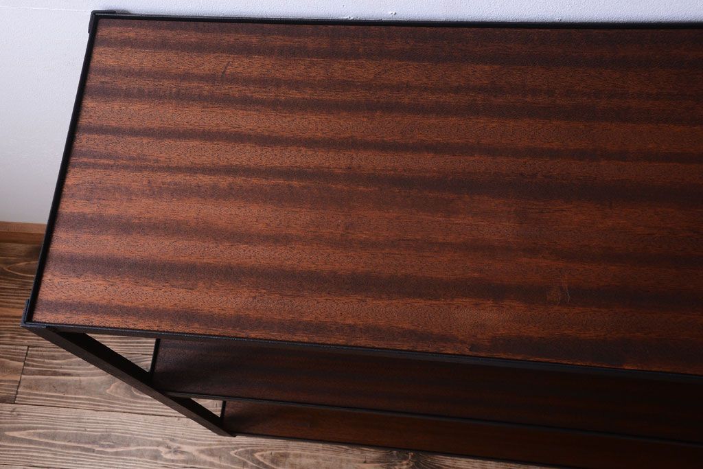 ラフジュ工房オリジナル　脚付きのシンプルな背の低いアイアンラック(1)