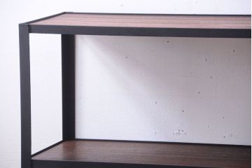 ラフジュ工房オリジナル　脚付きのシンプルな背の低いアイアンラック(1)