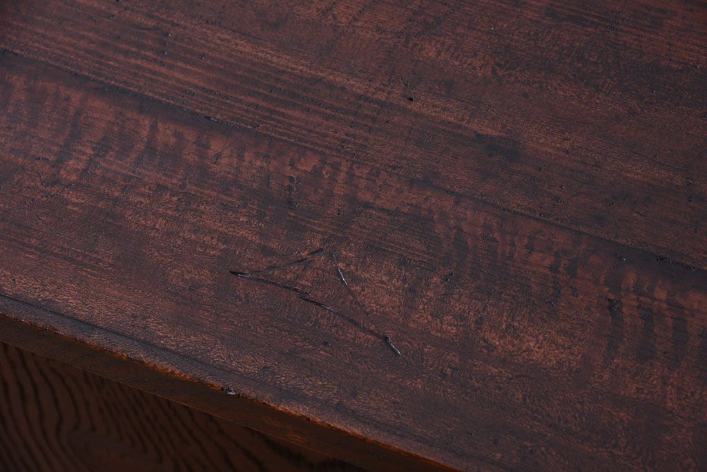 アンティーク家具　和製アンティーク　玉杢が美しい前面欅材の小ぶりな脚付き収納棚