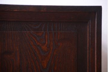 アンティーク家具　和製アンティーク　玉杢が美しい前面欅材の小ぶりな脚付き収納棚