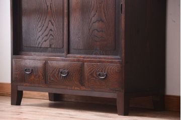 アンティーク家具　和製アンティーク　玉杢が美しい前面欅材の小ぶりな脚付き収納棚