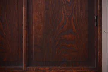 アンティーク家具　和製アンティーク　玉杢が美しい前面欅材の小ぶりな脚付き収納棚