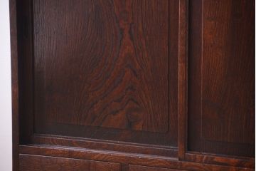 アンティーク家具　和製アンティーク　玉杢が美しい前面欅材の小ぶりな脚付き収納棚