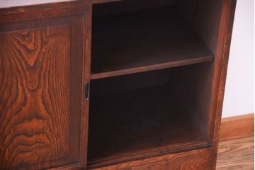 アンティーク家具　和製アンティーク　玉杢が美しい前面欅材の小ぶりな脚付き収納棚