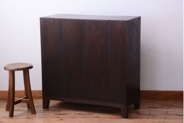 アンティーク家具　和製アンティーク　玉杢が美しい前面欅材の小ぶりな脚付き収納棚