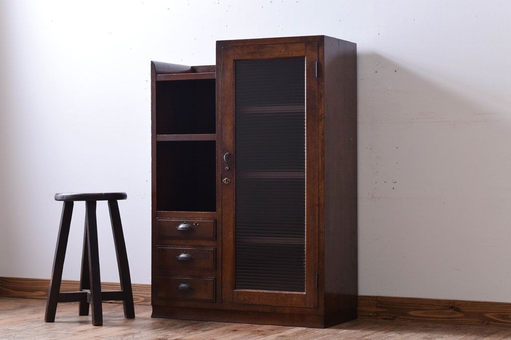 アンティーク家具　和製アンティーク　飾り棚・引き出し付き!モールガラス扉の収納棚(本箱)