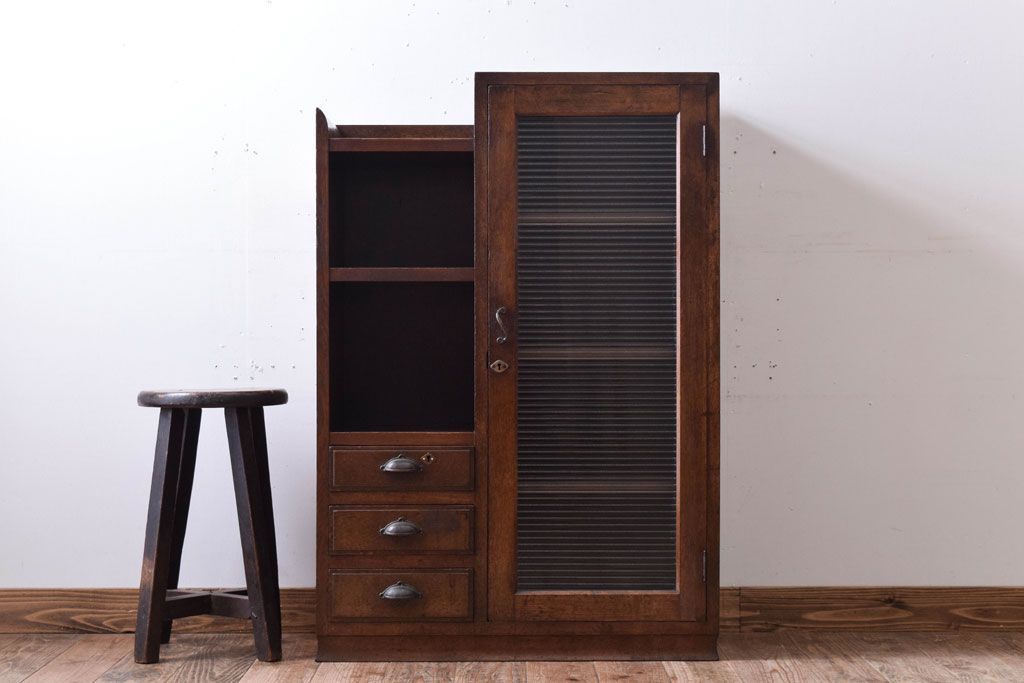 アンティーク家具　和製アンティーク　飾り棚・引き出し付き!モールガラス扉の収納棚(本箱)