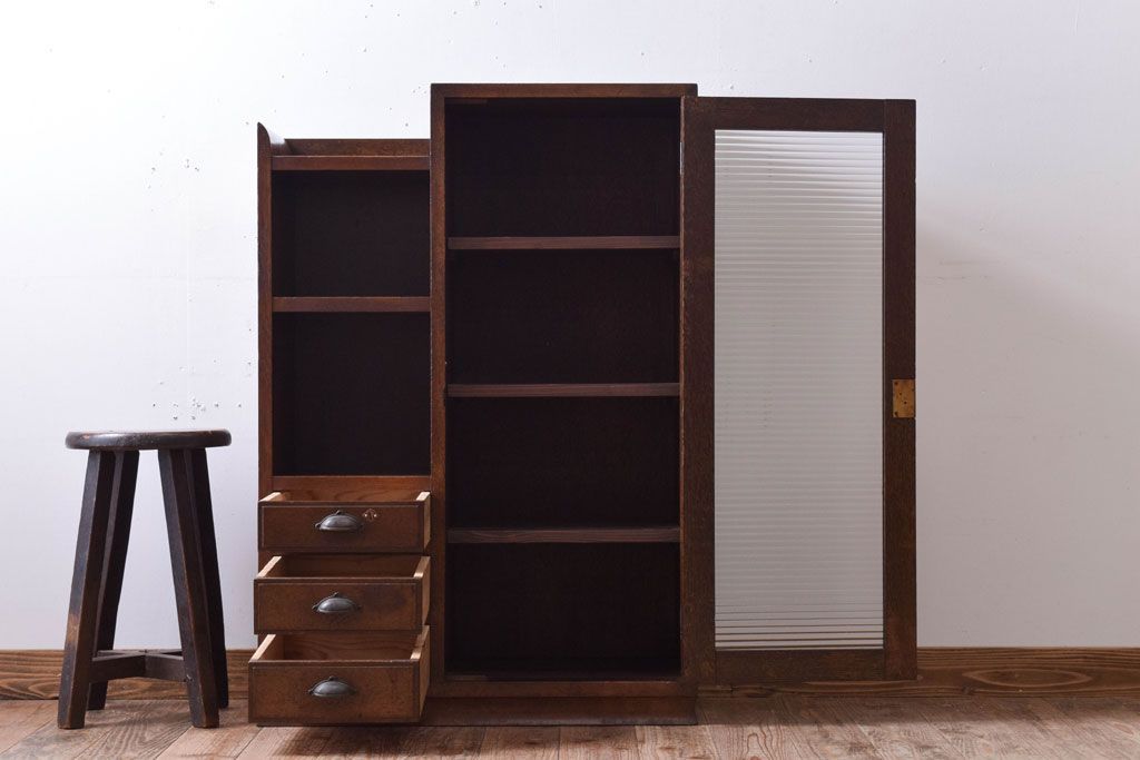 アンティーク家具　和製アンティーク　飾り棚・引き出し付き!モールガラス扉の収納棚(本箱)